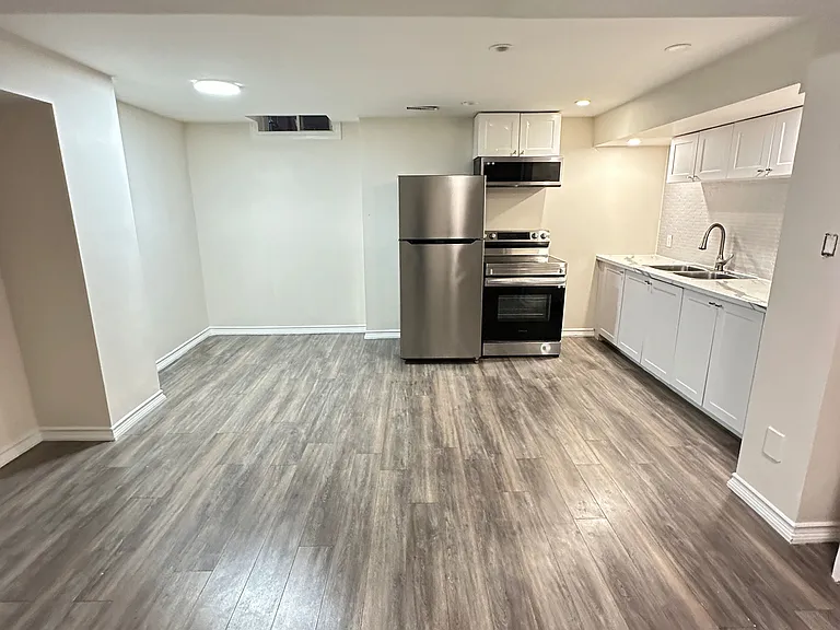 25 Fitzwilliam Ave #BASEMENT — Photo 10