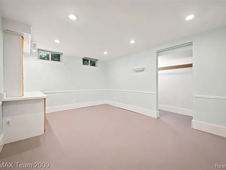 31906 Cambridge St — Photo 25