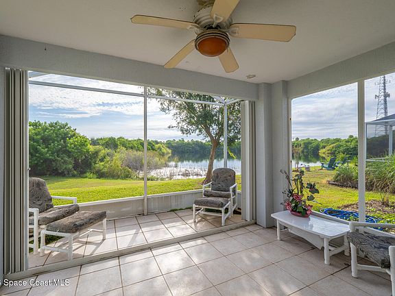 3rd image of 967 Villa Dr