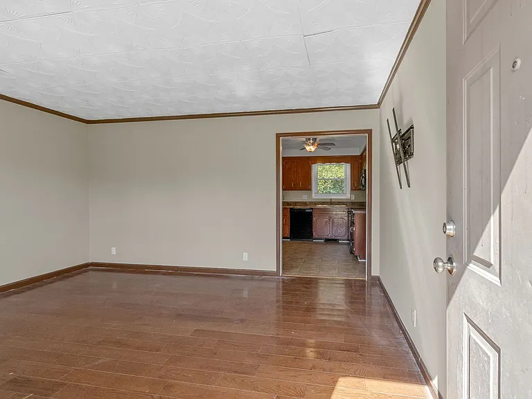 809 Pollard Rd — Photo 6