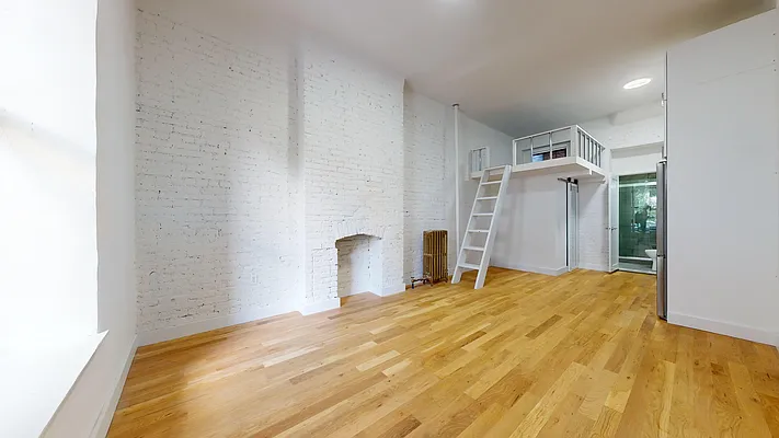 Rented by Bond New York | media 9