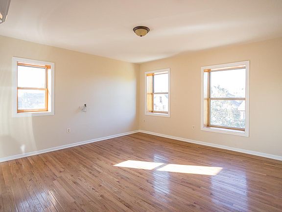 2nd image of 253 Erskine St #104