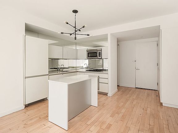 4th image of 425 E 13th St APT 6K