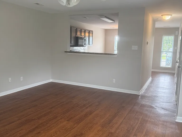 703 Casey Ln — Photo 6