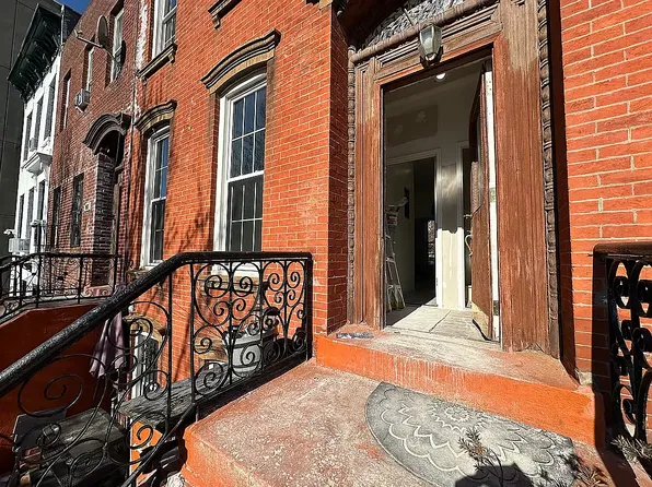 147 Hart Street image 1 of 32