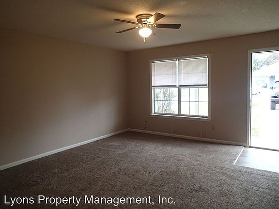 3rd image of 6123 Vinnie Dr APT A