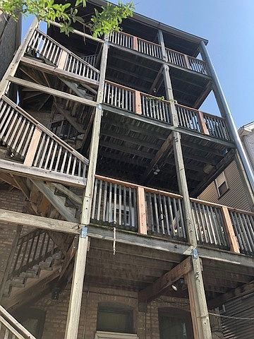 2nd image of 1215 W Erie St