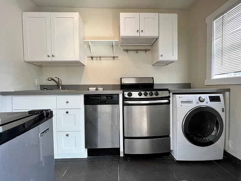 902 N 72nd St — Photo 3
