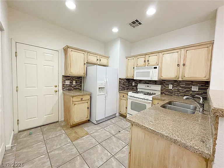 691 Principle Point Ave — Photo 9