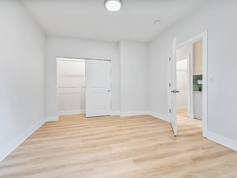 2046 N California Ave #2R — Photo 7