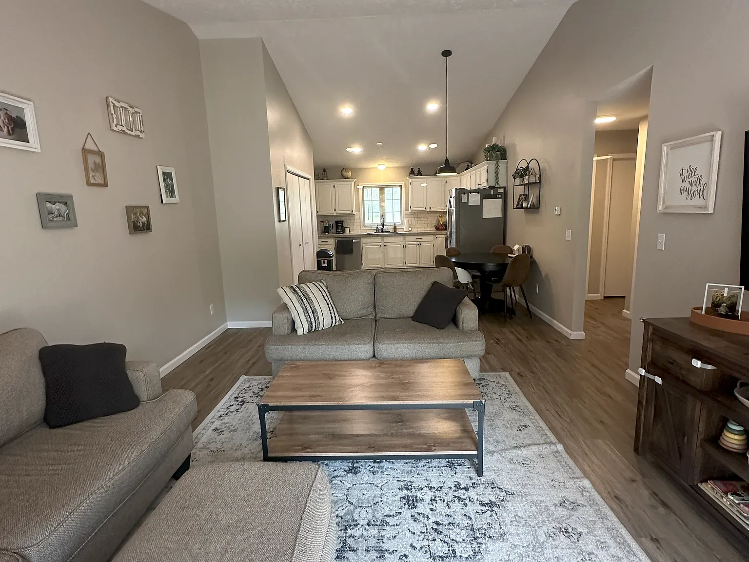 3 bed, 2000 sqft, $1,825 — Photo 3