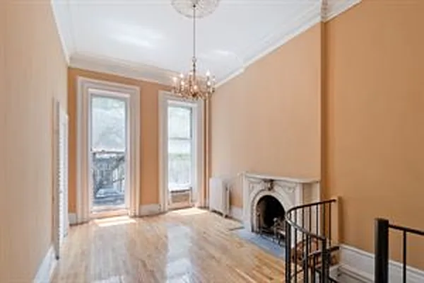 Rented by Harriet Brand, LREB | media 68