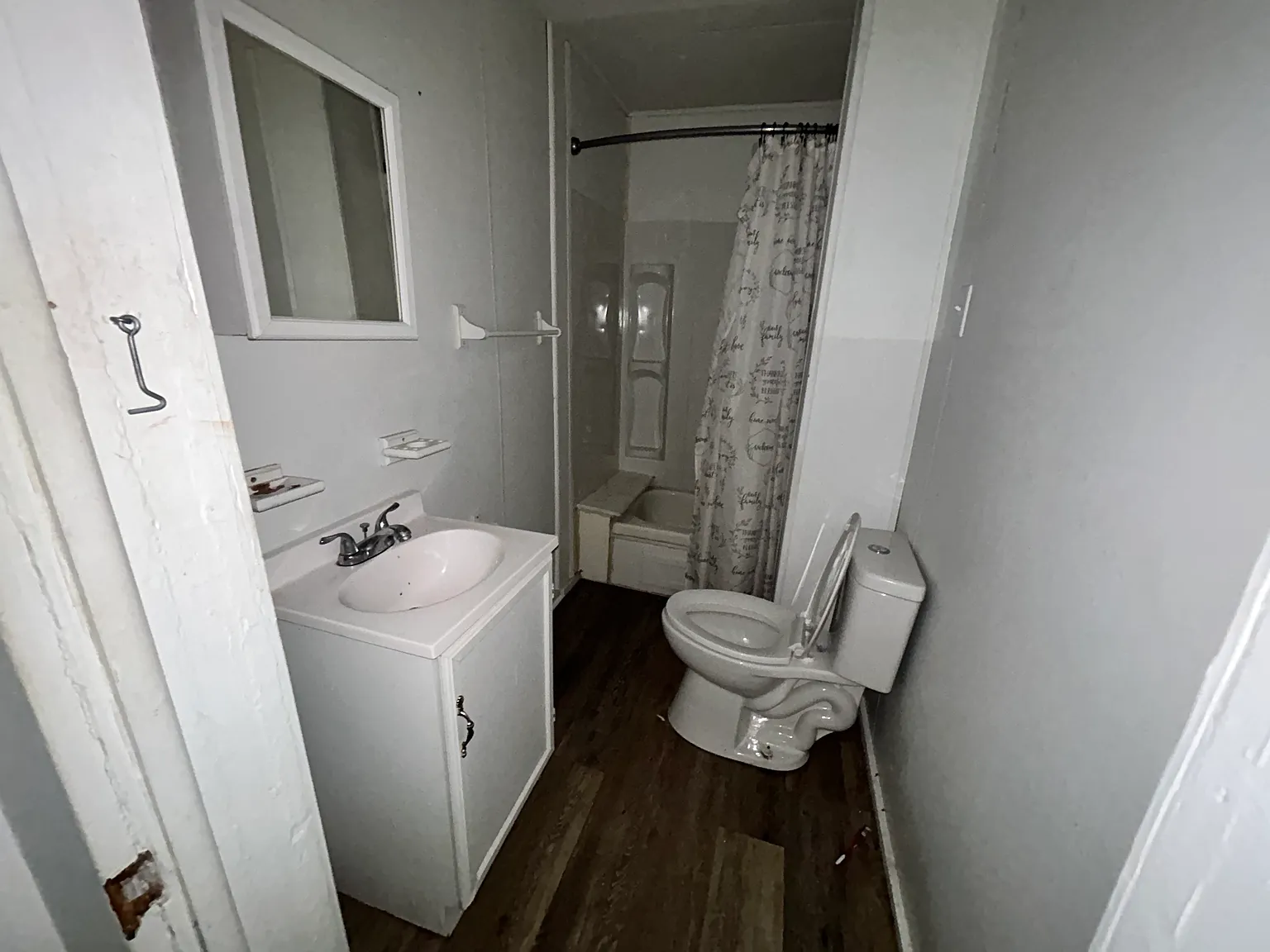 3 bed, 830 sqft, $895 — Photo 2