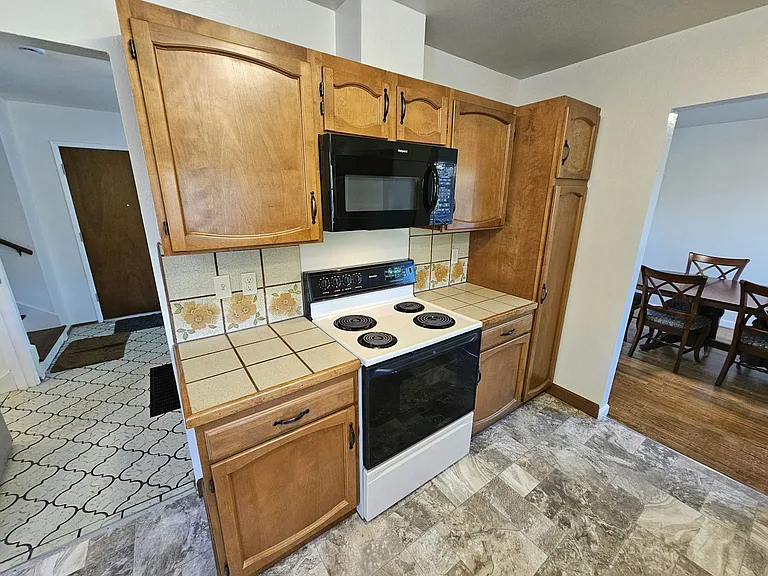 3152 Huntington Ct — Photo 6