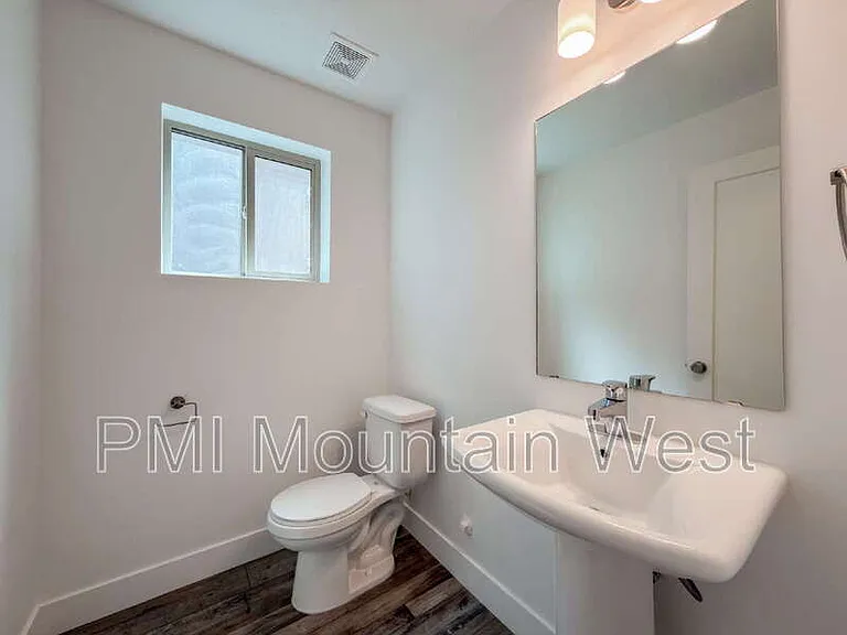 506 W 2200 N — Photo 5