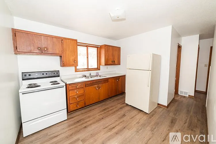 421 E Watrous Ave — Photo 2