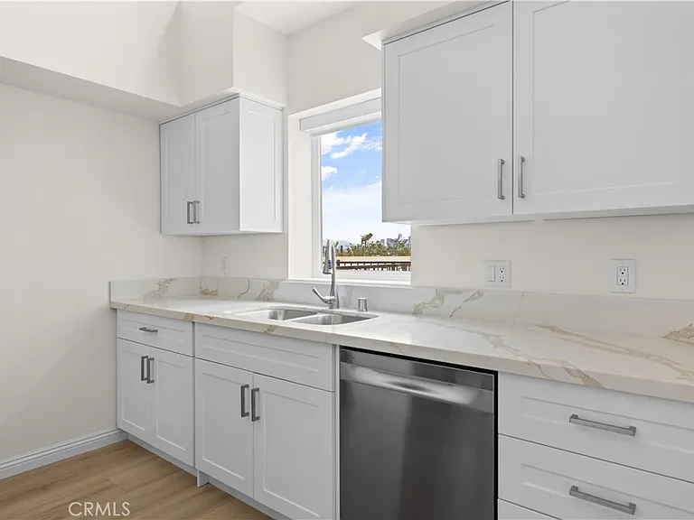 1818 S Norton Ave #404 — Photo 9