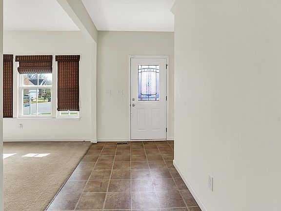 4th image of 612 Reunion Ln