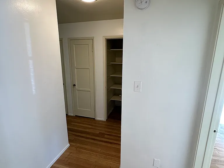 Silverlake Garden Apartments — Photo 49