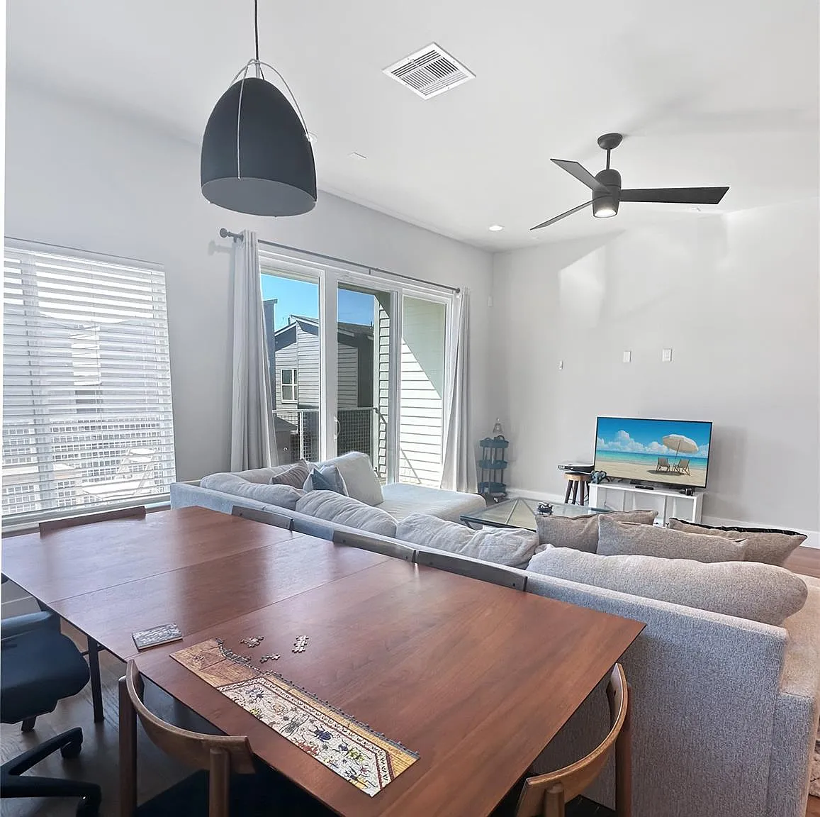 3 bed, 2.5 bath, 1854 sqft, $2,500 — Photo 4