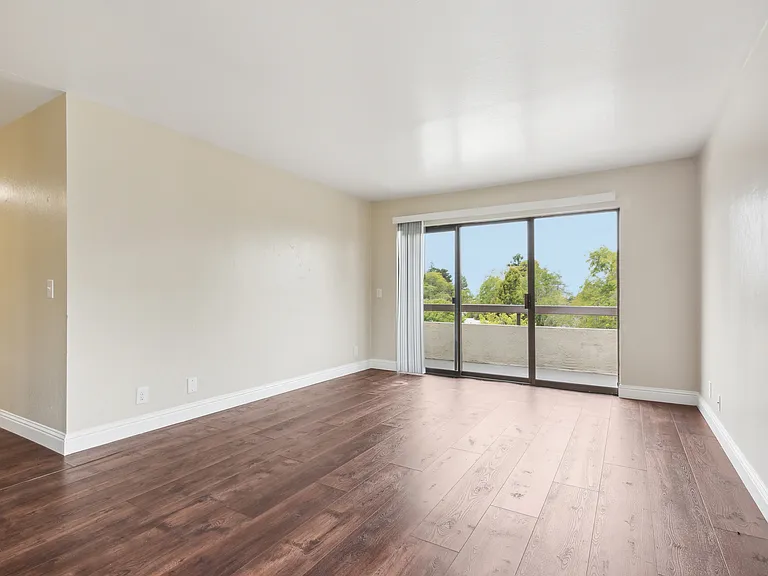 1910 Berryman Street — Photo 11