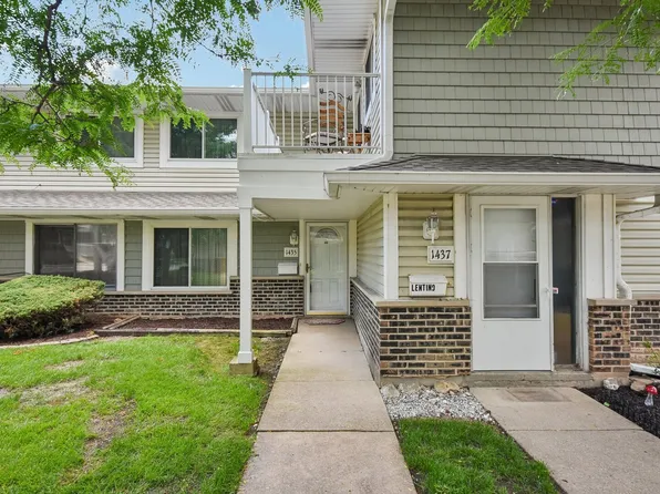 1435 Bear Flag Dr, Hanover Park, IL 60133
