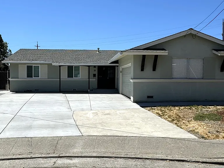 19 Bernice Ct — Photo 1