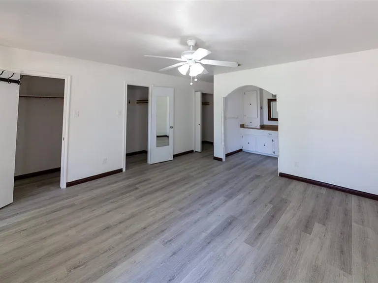 8826 Roos Rd — Photo 13