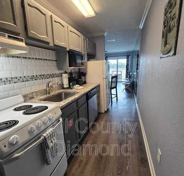 301 Lullwater Dr #401 — Photo 4