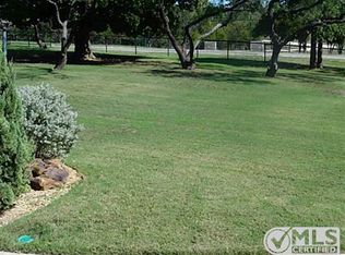 525 Hemming Rd, Valley View, TX 76272