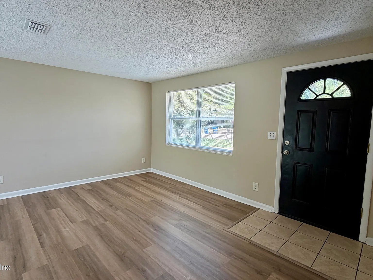 3 bed, 1.0 bath, 978 sqft, $1,450 — Photo 2