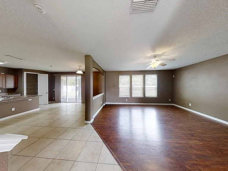 15695 Lexington Park Blvd — Photo 10
