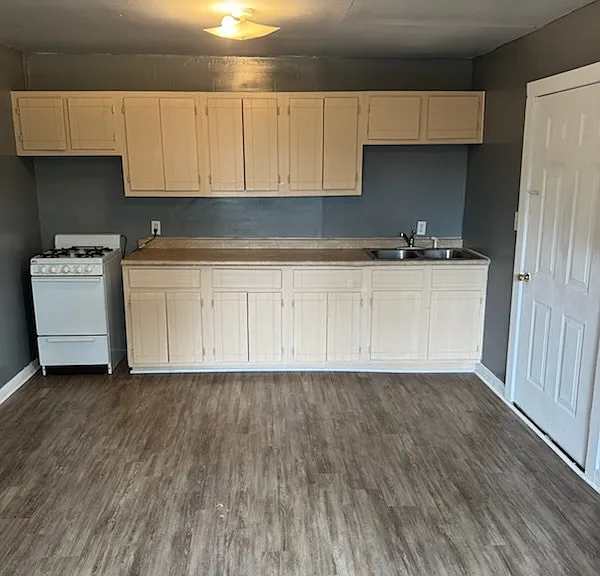 211 S Main St #3 — Photo 1