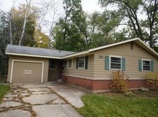 321 Arrowhead Trl, Carol Stream, IL 60188