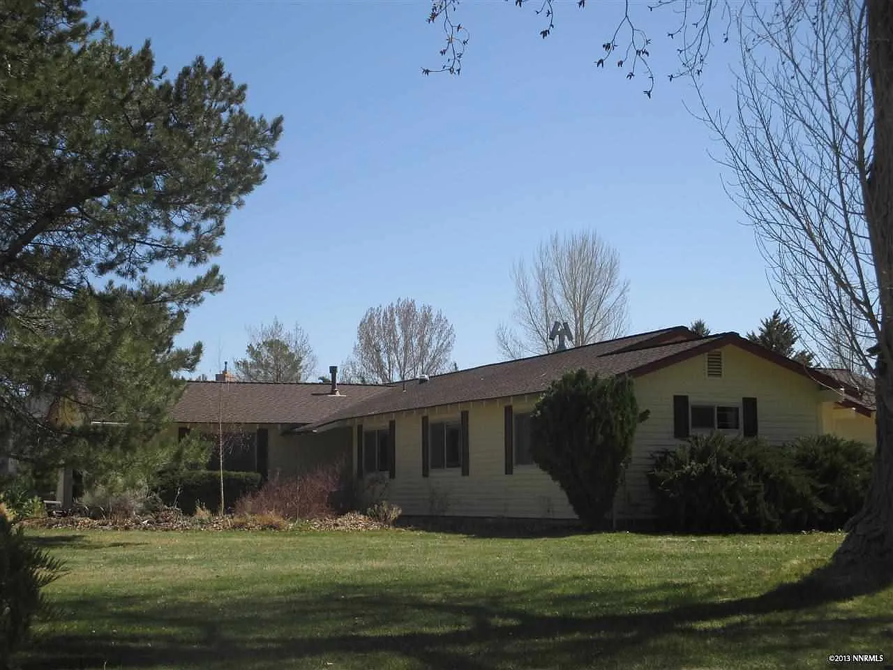 982 Fairway Dr photo 1
