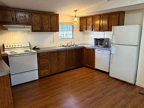 3rd image of 230 Arrowhead Hills Dr