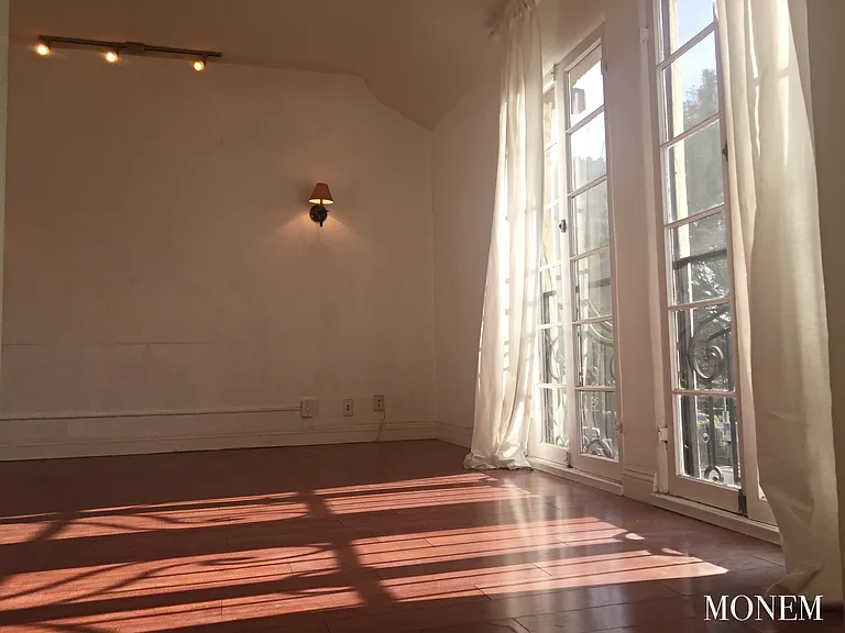 654 S Dunsmuir Ave — Photo 26