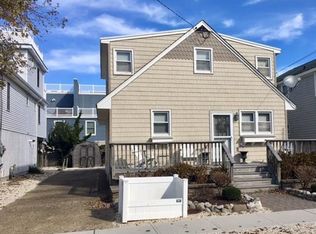 215 6th St, Beach Haven, NJ 08008