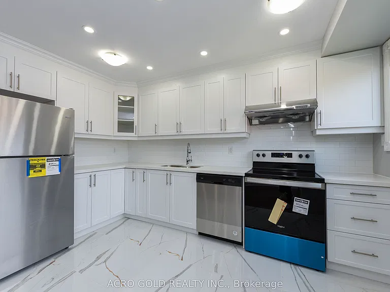 19 Hoskins Sq — Photo 11
