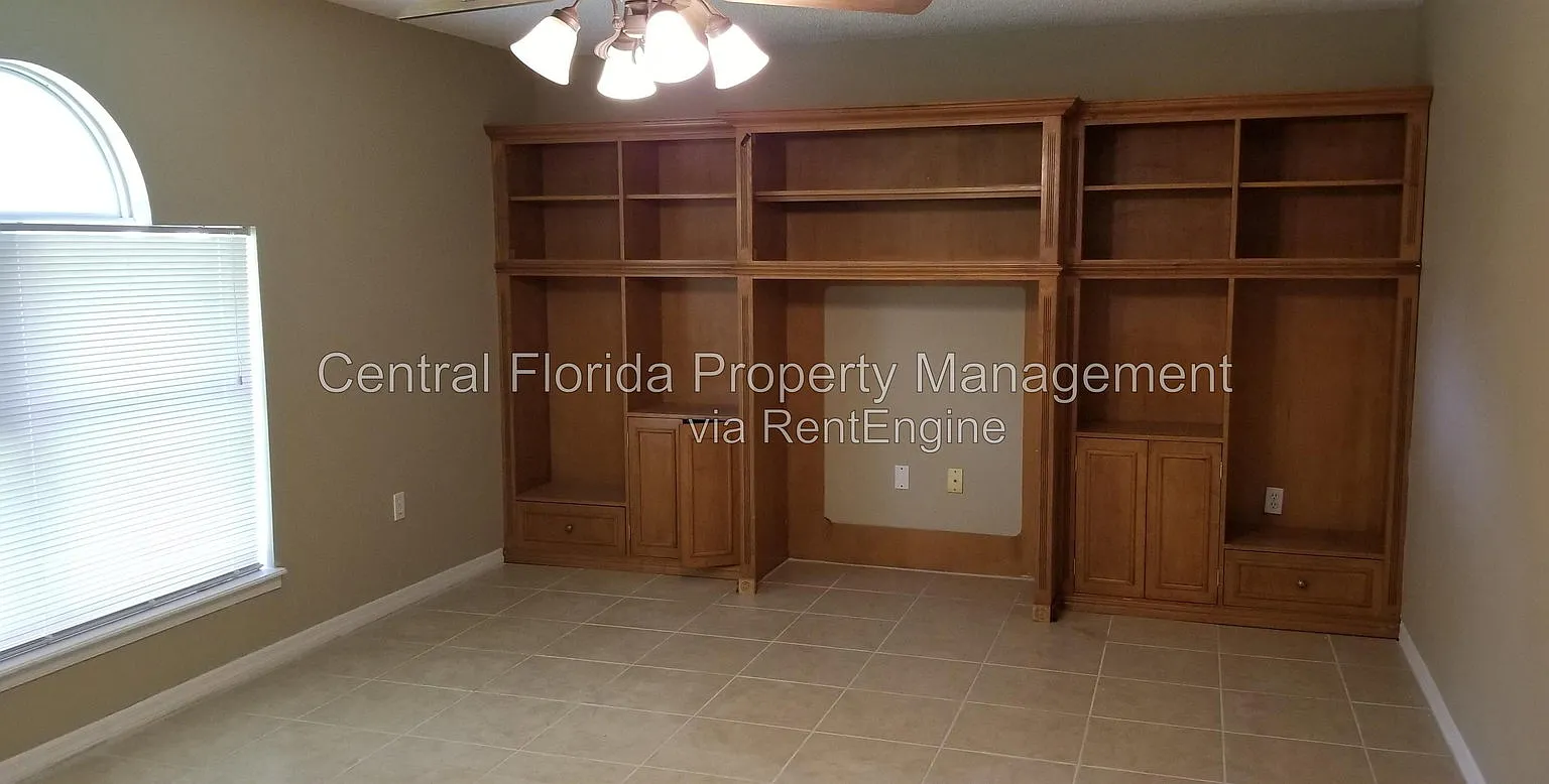 5 bed, 2.0 bath, 2120 sqft, $2,449 — Photo 2