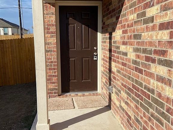3rd image of 401 Hyacinth Way