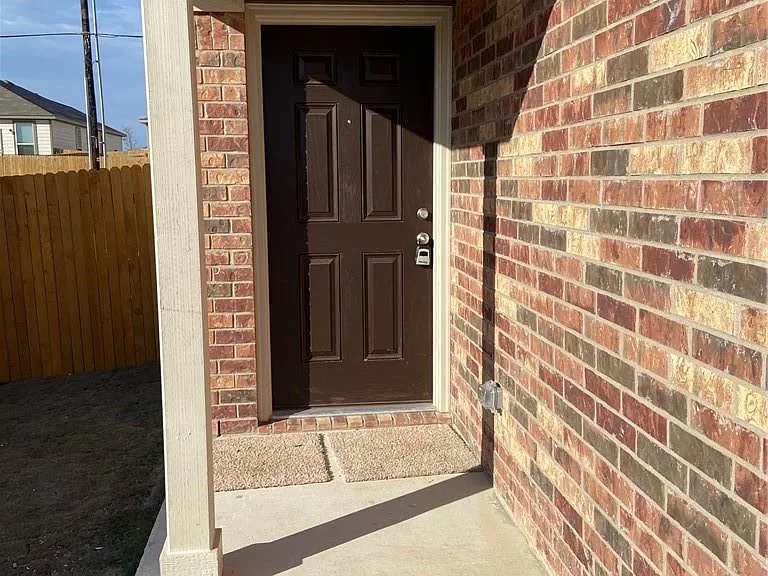 401 Hyacinth Way — Photo 3