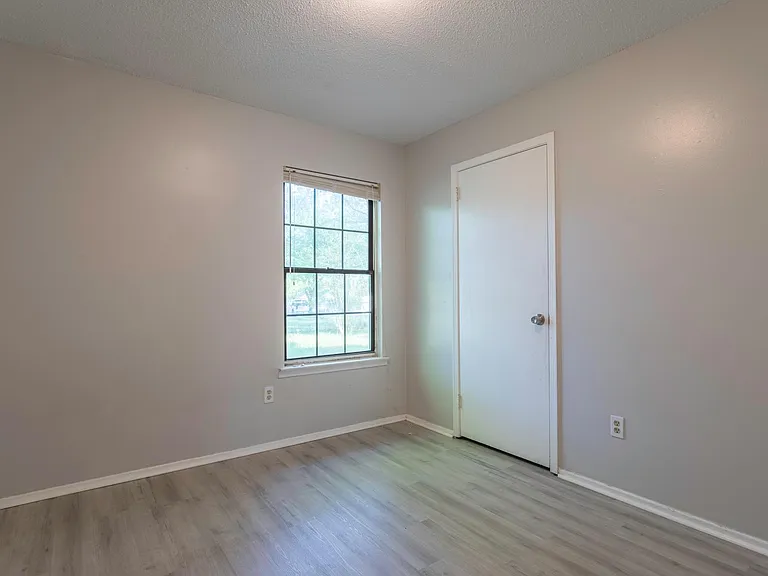 212 Bobbie Ct — Photo 13