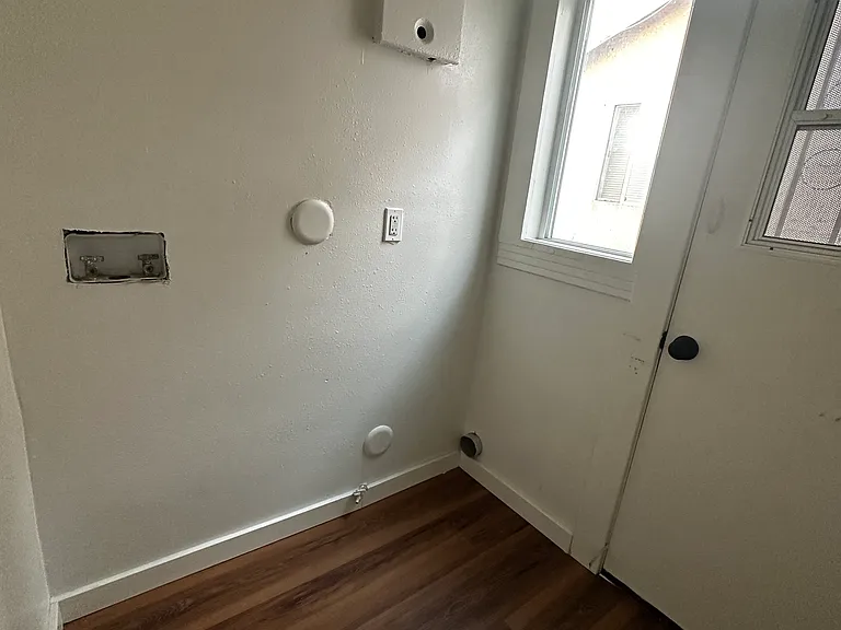 1223 W 64th St — Photo 11