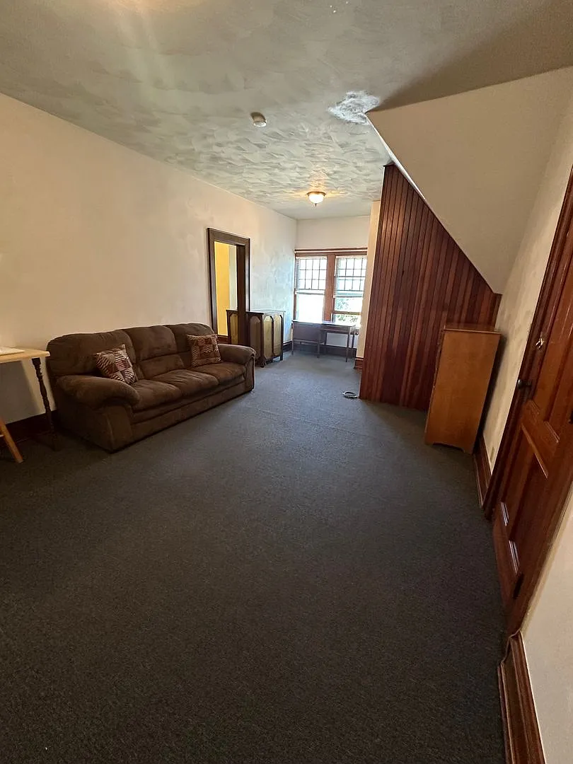 230 West 9th Street — Photo 3