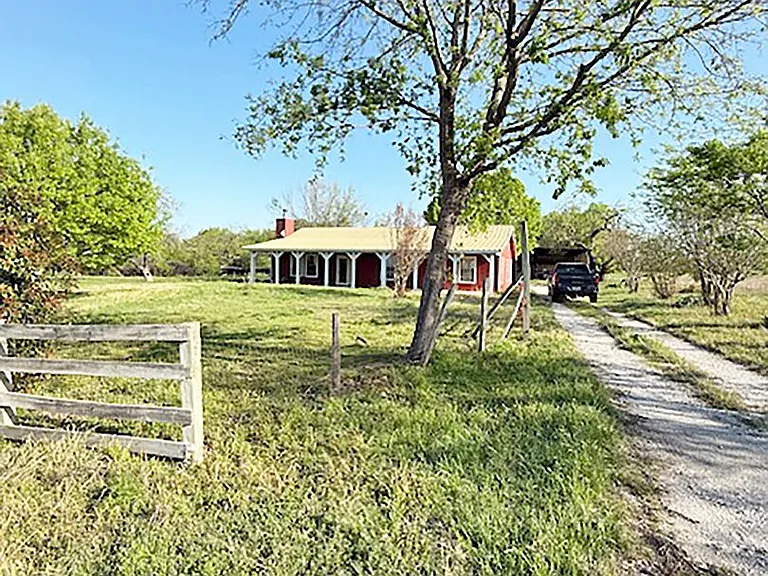 326 County Road 4228 — Photo 20