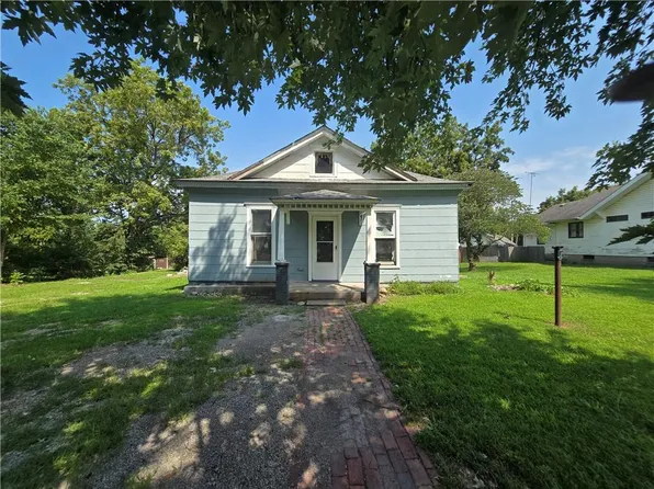 810 William St, Effingham, KS 66023