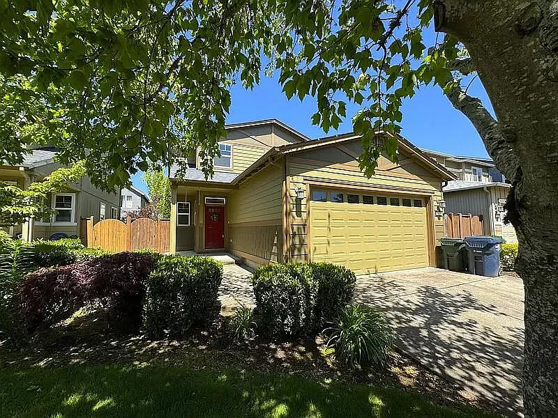 4 bed, 2.5 bath, 1729 sqft, $2,700 — Photo 2
