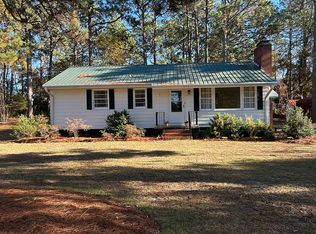 155 Oak Dr, Southern Pines, NC 28387