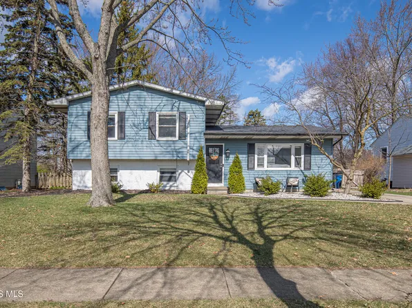 318 Birchdale Rd, Perrysburg, OH 43551